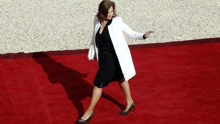 Val&eacute;rie Trierweiler dans la cour de l'Elys&eacute;e, &agrave; Paris, le 15 mai 2012. (AFP)