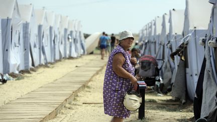 Un camp de r&eacute;fugi&eacute;s ukrainiens &agrave; la fronti&egrave;res russe, le 28 ao&ucirc;t 2014. (ANDREY KRONBERG / AFP)