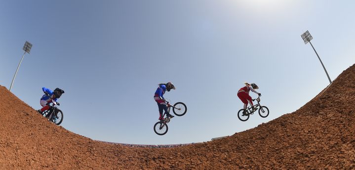 Magalie Pottier remporte la m&eacute;daille d'argent lors des Jeux europ&eacute;ens de BMX &agrave; Bakou (Azerba&iuml;djan), le 28 juin 2015. (JULIEN CROSNIER / DPPI MEDIA)