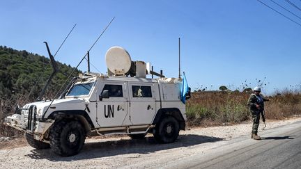 Un Casque bleu espagnol de la force intérimaire des Nations unies au Liban, le 23 août 2024. (ANWAR AMRO / AFP)