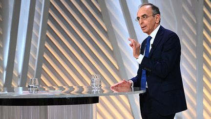 Eric Zemmour lors de l'émission "Elysée 2022" sur France 2, jeudi 9 décembre 2021.&nbsp; (CHRISTOPHE ARCHAMBAULT / AFP)