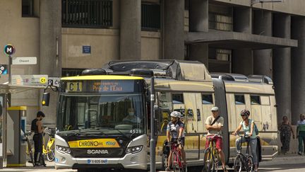 Un bus à Grenoble, le 23 août 2023. (JOAO LUIZ BULCAO / HANS LUCAS via AFP)