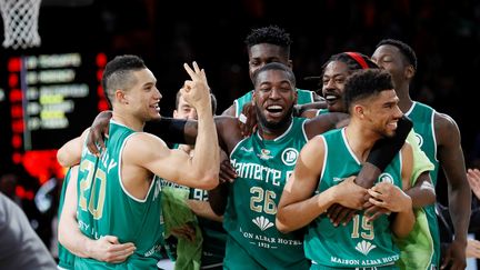 La joie des joueurs de Nanterre (THOMAS SAMSON / AFP)