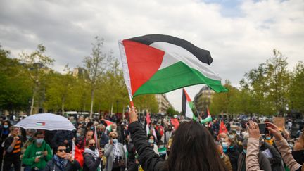 Une manifestation pro-Palestine place de la République à Paris, le 4 avril 2021. (JEROME LEBLOIS / HANS LUCAS / AFP)