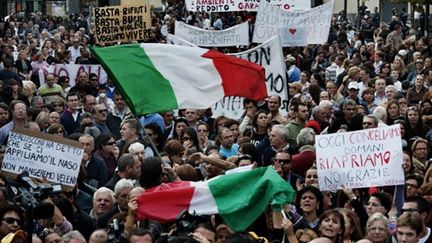 Manifestation contre l'installation d'une deuxième décharge d'ordures à Terzigno, près de Naples (24 octobre 2010) (AFP / Roberto Salomone)