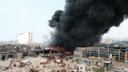 Un incendie s'est déclenché sur le port de Beyrouth, le 10 septembre 2020.&nbsp; (ALINE LAFOY / AFP)