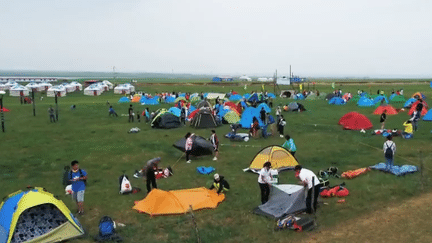 Vacances : les Chinois découvrent le camping (France 2)