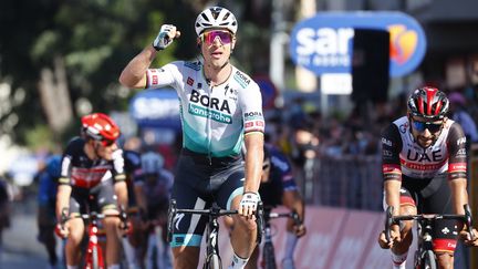 Le Slovène Peter Sagan (Bora-Hansgrohe) a dominé le sprint final à Foligno pour cette dixième étape du Tour d'Italie, lundi 17 mai. (LUCA BETTINI / AFP)