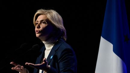 La candidate LR Valérie Pécresse en meeting à Besançon (Doubs), le 13 janvier 2022. (SEBASTIEN BOZON / AFP)