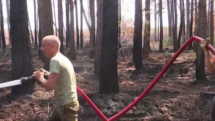 Au total, jeudi 11 août, 10 000 personnes ont été évacuées en Gironde, en raison des incendies.&nbsp;Sur place, la population se mobilise, et la solidarité au rendez-vous. (FRANCE 3)