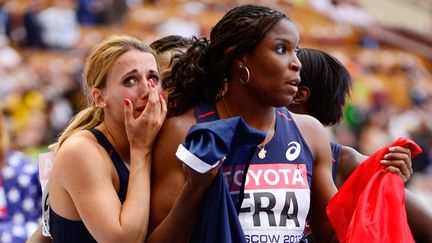 La Fran&ccedil;aise C&eacute;line Distel-Bonnet en larmes apr&egrave;s le relais 4x100 m f&eacute;minin aux Mondiaux d'athl&eacute;tisme de Moscou (Russie), le 18 ao&ucirc;t 2013. (OLIVIER MORIN / AFP)