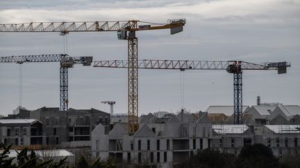 The number of building permits issued fell by 28.3% in one year.  Illustrative photo of a construction site in La Rochelle, in December 2022. (XAVIER LEOTY / MAXPPP)