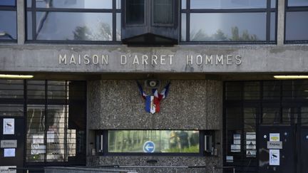 La maison d'arrêt de Fleury-Mérogis (Essonne), le 7 avril 2017. Le personnel de la prison se mobilise après une agression pour demander une hausse des effectifs.&nbsp; (BERTRAND GUAY / AFP)