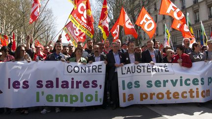 Des manifestants d&eacute;filent &agrave; Paris contre l'aust&eacute;rit&eacute;, le 9 avril 2015. (PATRICE PIERROT / CITIZENSIDE / AFP)