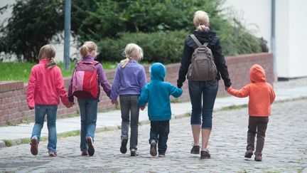 La baisse du plafond du quotient familial, annonc&eacute;e le 3 juin 2013, concernera 1,3 million de m&eacute;nages, soit 12% des m&eacute;nages avec enfants. ( MAXPPP)