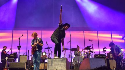 Le groupe Arcade Fire n'a donné que peu de concerts cet été en France : aux Nuits de Fourvière, aux Eurockéennes de Belfort et ici aux Vieilles Charrues. (JONATHAN KONITZ / MAXPPP)