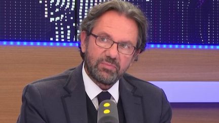 Frédéric Lefebvre, ancien député des Français d'Amérique du Nord, était l'invité de Tout est politique, vendredi 17 novembre sur franceinfo.&nbsp; (FRANCEINFO / RADIOFRANCE)