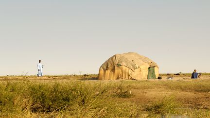 Un camp peul au Mali, le 11 janvier 2016 (photo d'illustration). (CLAUDE THOUVENIN / BIOSPHOTO / AFP)