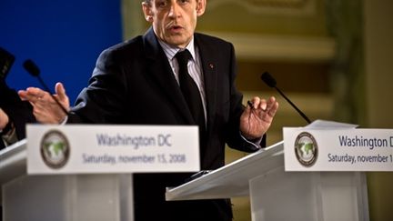 Nicolas Sarkozy s'exprime devant des journalistes à l'issue de la rencontre du G20 à Washington. (AFP - Nicholas Kamm)