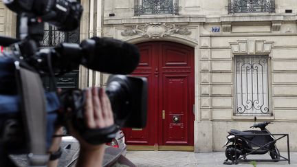 L'entr&eacute;e des nouveaux bureaux de la rue de Miromesnil &agrave; Paris, dont Nicolas Sarkozy b&eacute;n&eacute;ficie en tant qu'ancien pr&eacute;sident de la R&eacute;publique, le 3 juillet 2012. (KENZO TRIBOUILLARD / AFP)