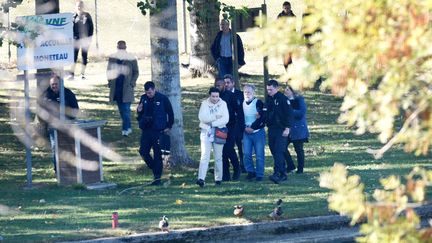 Michel Fourniret avec les enquêteurs, le 25 septembre 2018, à&nbsp;Monéteau (Yonne). (MAXPPP)