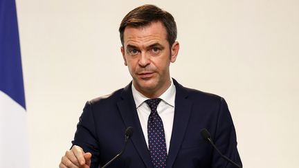 Le ministre de la Santé, Olivier Véran, lors d'une conférence de presse à Paris, le 10 décembre 2020. (THOMAS SAMSON / AFP)