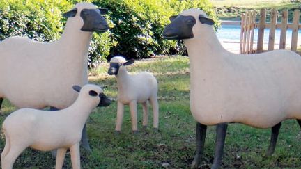 Des moutons du sculpteur François-Xavier Lalanne
 (cannesauction.com / extrait de l&#039;affiche de la maison de vente Besch à Cannes)