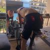 Le cycliste belge Tim Wellens en pleine séance de home trainer sur son balcon à Monaco vendredi 10 avril 2020. (TIM WELLENS)