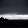 Un bateau chilien dans l'Antarctique, dans la zone où a été identitifié le trou dans la couche d'ozone, le 25 janvier 2015.&nbsp; (NATACHA PISARENKO / AP / SIPA)