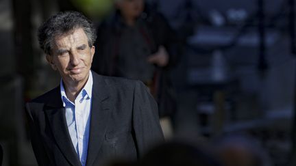 Politique : les costumes de Jack Lang font polémique