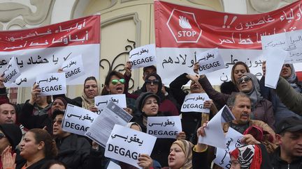 Des parents d'élèves manifestent, le 1er février 2019 à Tunis. (FETHI BELAID / AFP)