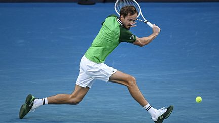 Daniil Medvedev lors de sa demi-finale à l'Open d'Australie contre Alexander Zverev, le 26 janvier 2024. (LILLIAN SUWANRUMPHA / AFP)