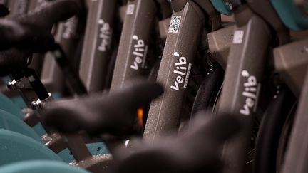 Les nouveaux Vélib' ont commencé à être mis en circulation en janvier 2018, à Paris. (GUILLAUME SOUVANT / AFP)