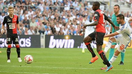 André-Pierre Gignac (Marseille) marque le 2e but face à Rennes (BORIS HORVAT / AFP)