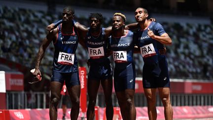 Les français Mouhamadou Fall, Ryan Zeze, Mickael Zeze et Jimmy Vicaut&nbsp;composaient le relais 4x100m&nbsp;aux Jeux de Tokyo. (JEWEL SAMAD / AFP)