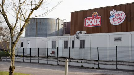 Une usine du groupe Doux, &agrave; Pleucadeuc (Morbihan), le 17 avril 2013. (FRED TANNEAU / AFP)