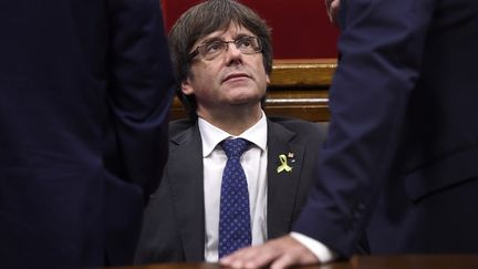 L'indépendantiste Carles Puigdemond, ci-contre le 27 octobre 2017 à Barcelone, est exilé depuis trois mois en Belgique. (JOSEP LAGO / AFP)