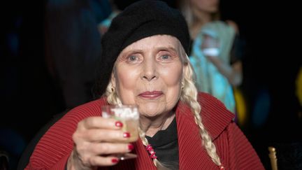 La chanteuse, musicienne et compositrice américaine Joni Mitchell le 21 mars 2019 à Los Angeles (Californie, Etats-Unis) durant la Fashion Week. (ARUN NEVADER / GETTY IMAGES NORTH AMERICA)