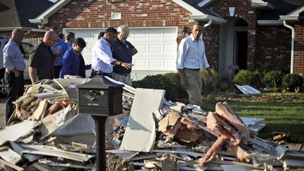 Barack Obama visite un quartier sinistr&eacute; de la ville de LaPlace, en Louisiane (Etats-Unis), le 3 septembre 2012. (PABLO MARTINEZ MONSIVAIS / AP / SIPA)