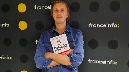 Victor Castanet auteur du livre-enquête "Les Fossoyeurs". (SANDRINE ETOA-ANDEGUE / RADIO FRANCE)