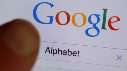 Google, qui vient de cr&eacute;er la maison-m&egrave;re Alphabet,&nbsp;est devenu un champion de l'optimisation fiscale en France. (JENS BUTTNER / DPA)