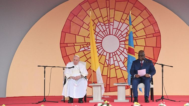 Le pape François et le président de la République démocratique du Congo (RDC) Félix Tshisekedi à Kinshasa, en RDC, le 31 janvier 202. (TIZIANA FABI / AFP)