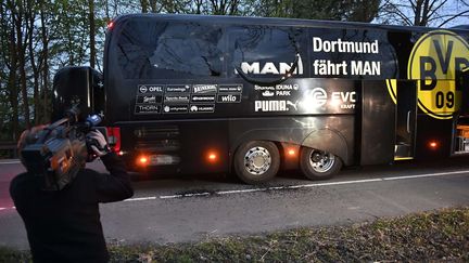 Le bus du Borussia Dortmund, le 11 avril 2017 à Dortmund (Allemagne). (MARTIN MEISSNER/AP/SIPA / AP)