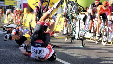 La chute à l'issue de la première étape du Tour de Pologne (ANDRZEJ GRYGIEL / PAP)