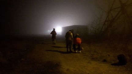 Ils seraient plus de 200 migrants à être de retour à Calais. (GAËLE JOLY / FRANCEINFO)