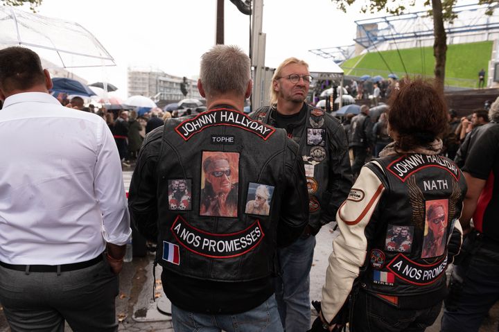 Les bikers rendent hommage à Johnny Hallyday, mardi 14 septembre 2021 lors de l'inauguration à Paris Bercy (12e) d'une esplanade à son nom et d'une sculpture dédiée.&nbsp; (JACQUES WITT/ SIPA)