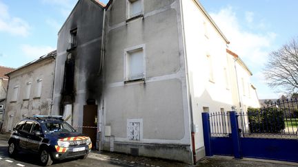 La maison brûlée lors d'un incendie à Charly-sur-Marne, dans l'Aisne, le 6 février 2023. (FRANCOIS NASCIMBENI / AFP)