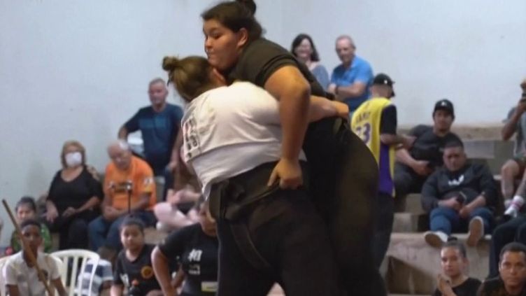 Sports : au Brésil, le sumo se pratique aussi entre femmes