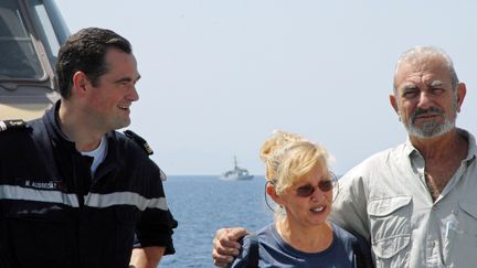 Jean-Yves et Bernadette Delanne, skippers exp&eacute;riment&eacute;s r&eacute;sidant en Polyn&eacute;sie fran&ccedil;aise, ont &eacute;t&eacute; retenus treize jours par des pirates somaliens &agrave; bord de leur voilier le Carr&eacute; d'as et lib&eacute;r&eacute;s par les forces sp&eacute;ciales.&nbsp; (MINISTERE DE LA DEFENSE/AFP)