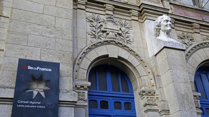 L'entrée du lycée Voltaire à Paris le 3 février 2016. (JACKY NAEGELEN / REUTERS)